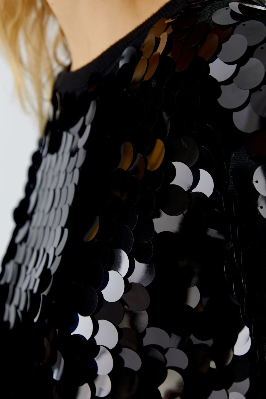 OUI FINE KNIT ALLOVER WITH SHINY SEWN ON SEQUIN PULLOVER