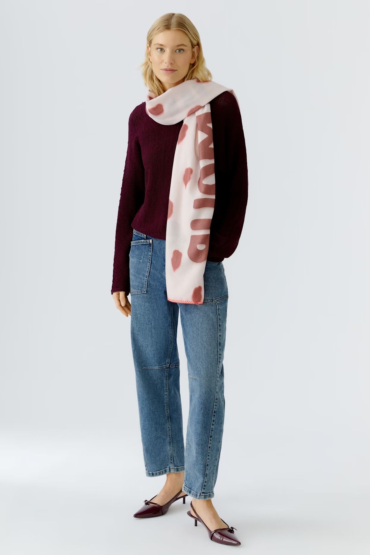 OUI SCARF IN ROSE RED