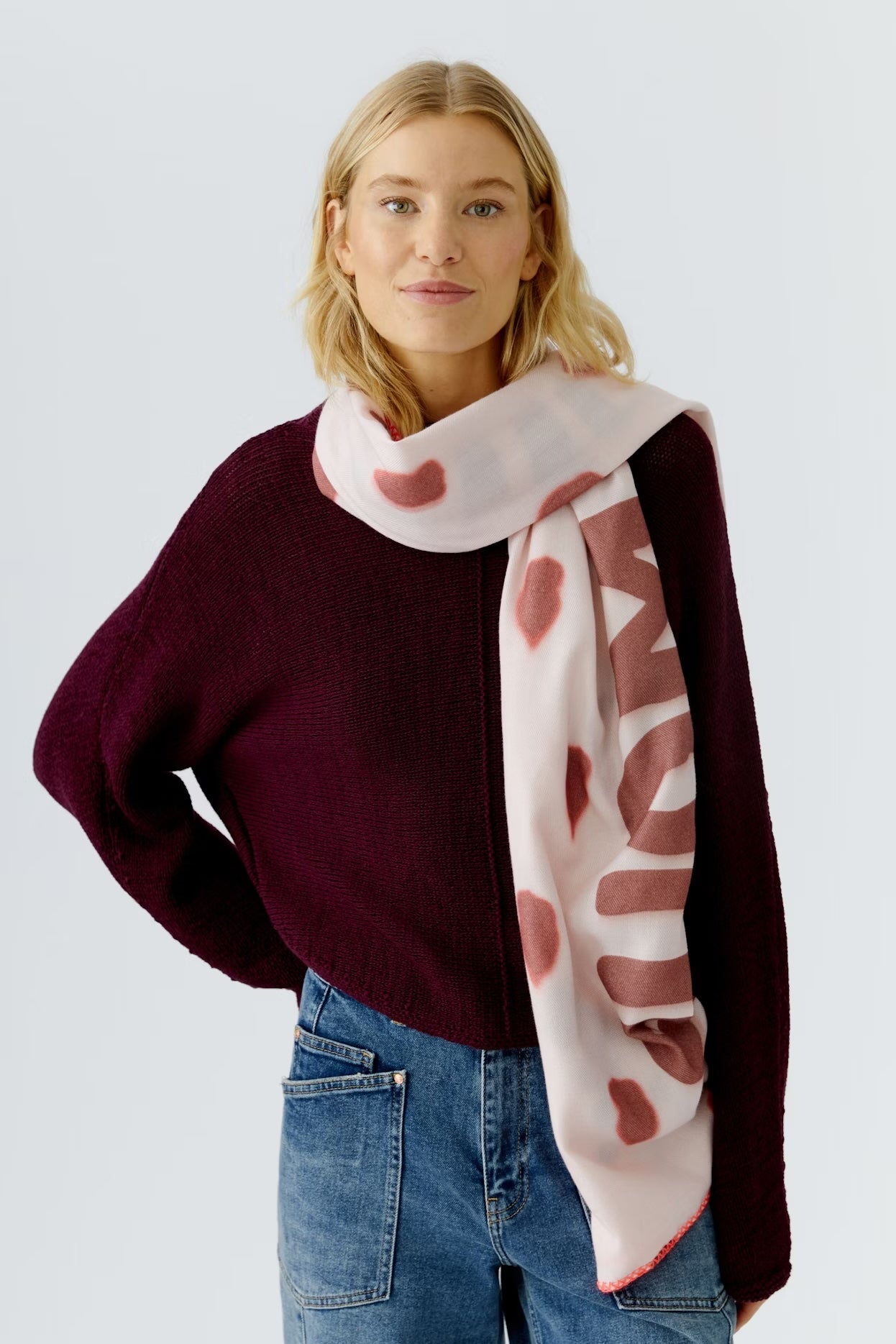 OUI SCARF IN ROSE RED