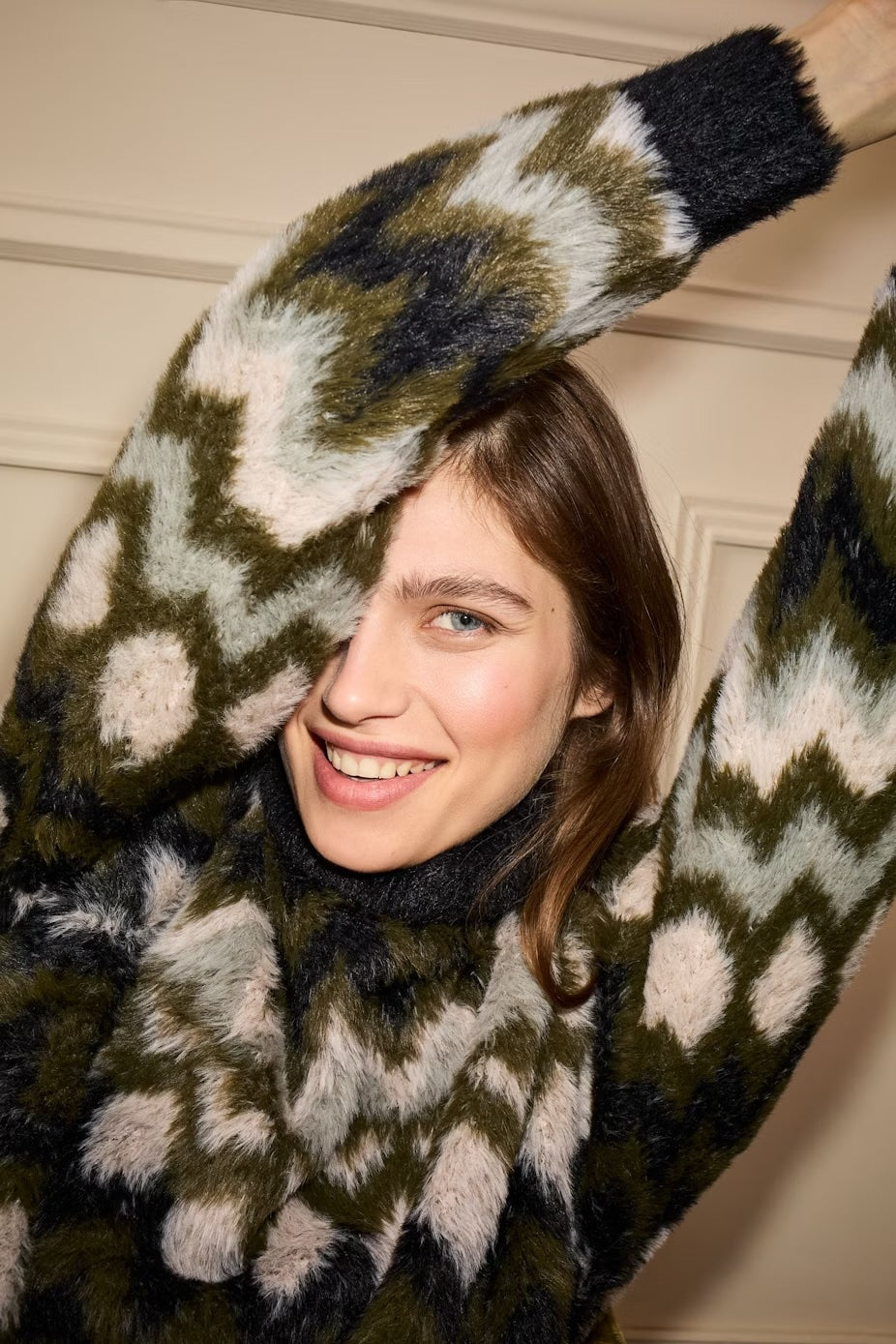 OUI PULLOVER KHAKI ROSE FURRY YARN