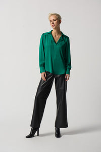 NOTCHED COLLAR SATIN BLOUSE IN KELLY GREEN