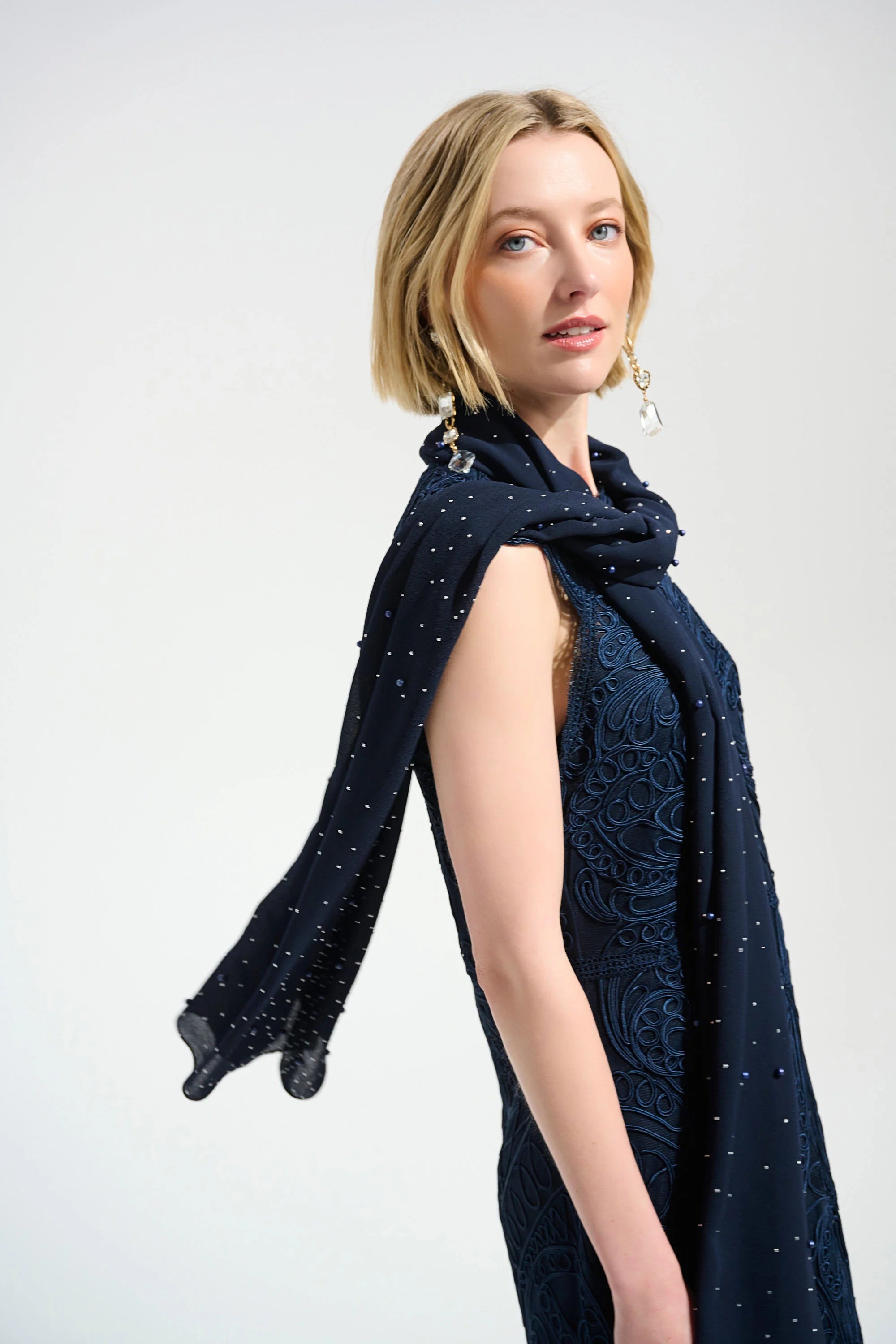 SIGNATURE | CHIFFON RECTANGLE SCARF WITH RHINESTONE AND PEARLS 261755