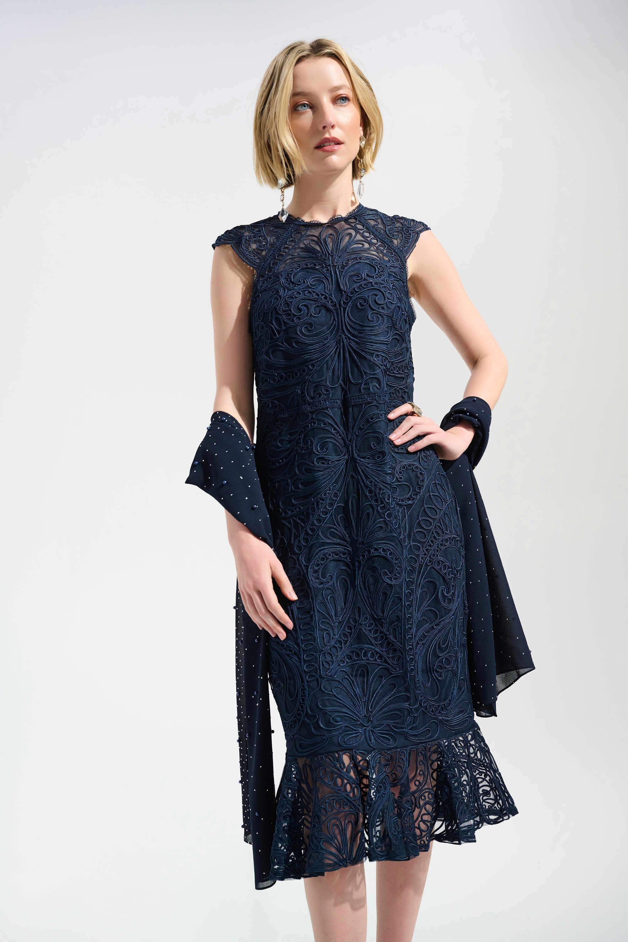 SIGNATURE | CHIFFON RECTANGLE SCARF WITH RHINESTONE AND PEARLS 261755