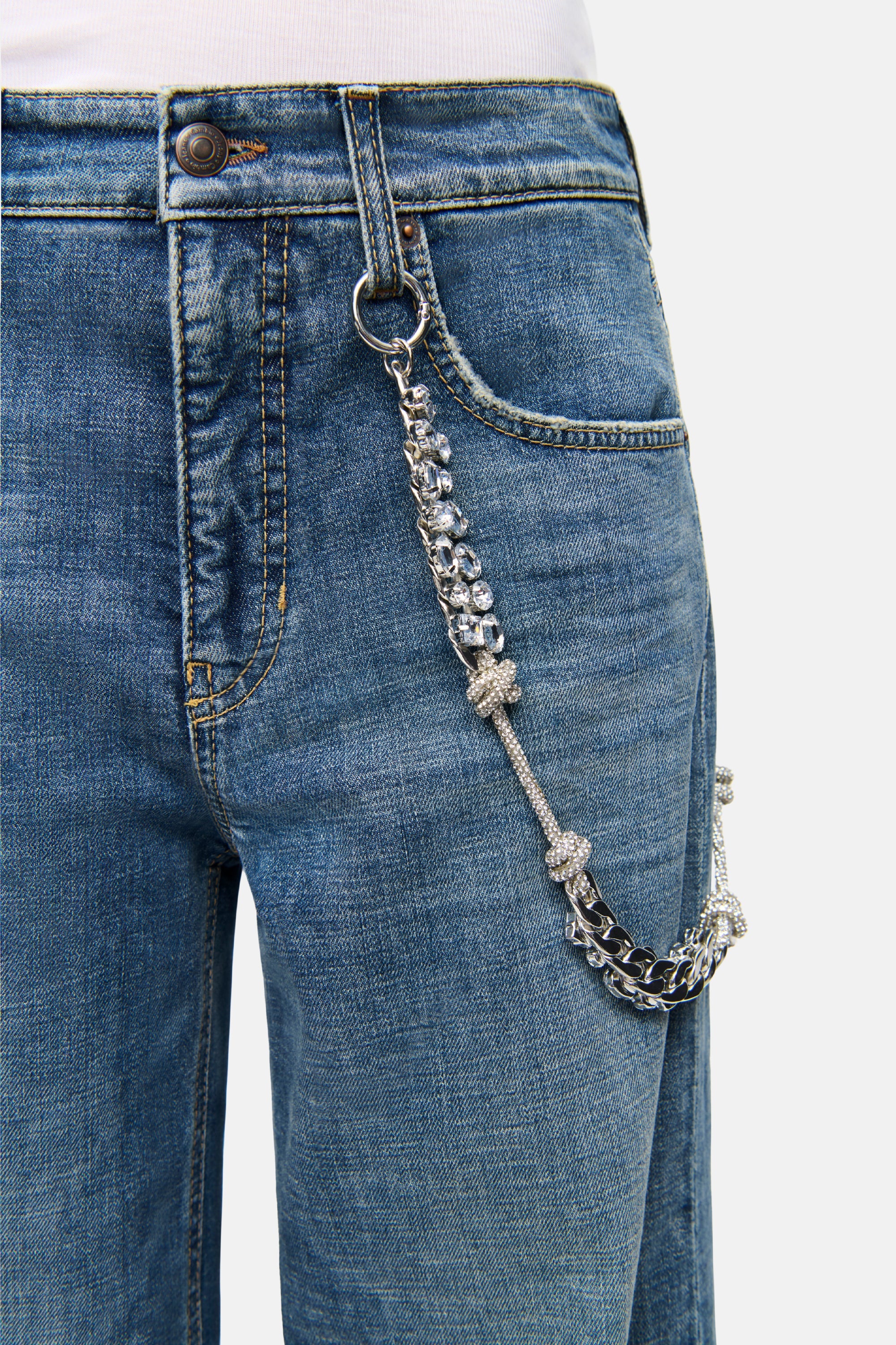 CAMBIO BAGGY FIT JEAN WITH STRIKING RHINESTONE CHAIN BELT