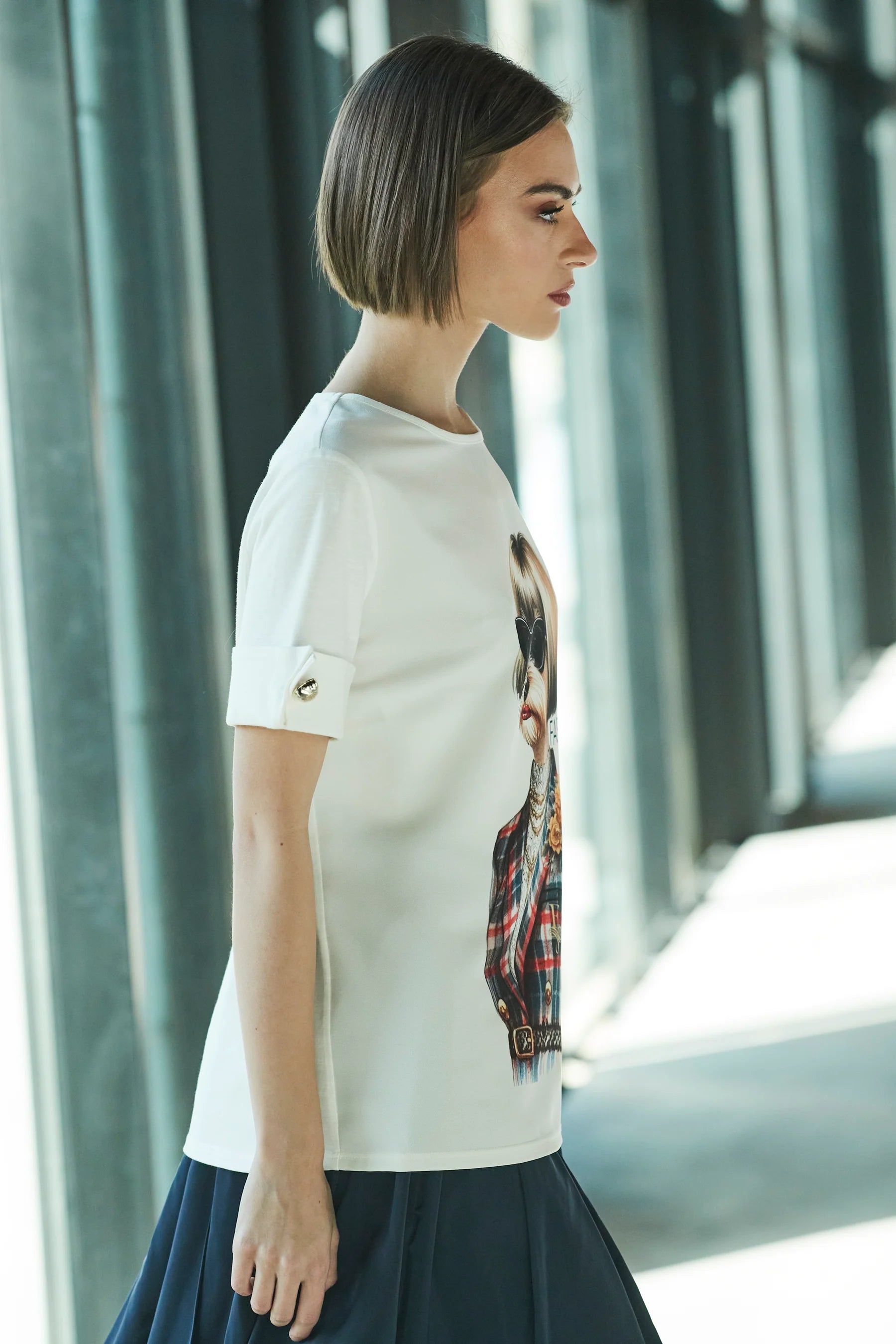 FASHION STYLE ANNA WINTOUR WHITE T-SHIRT