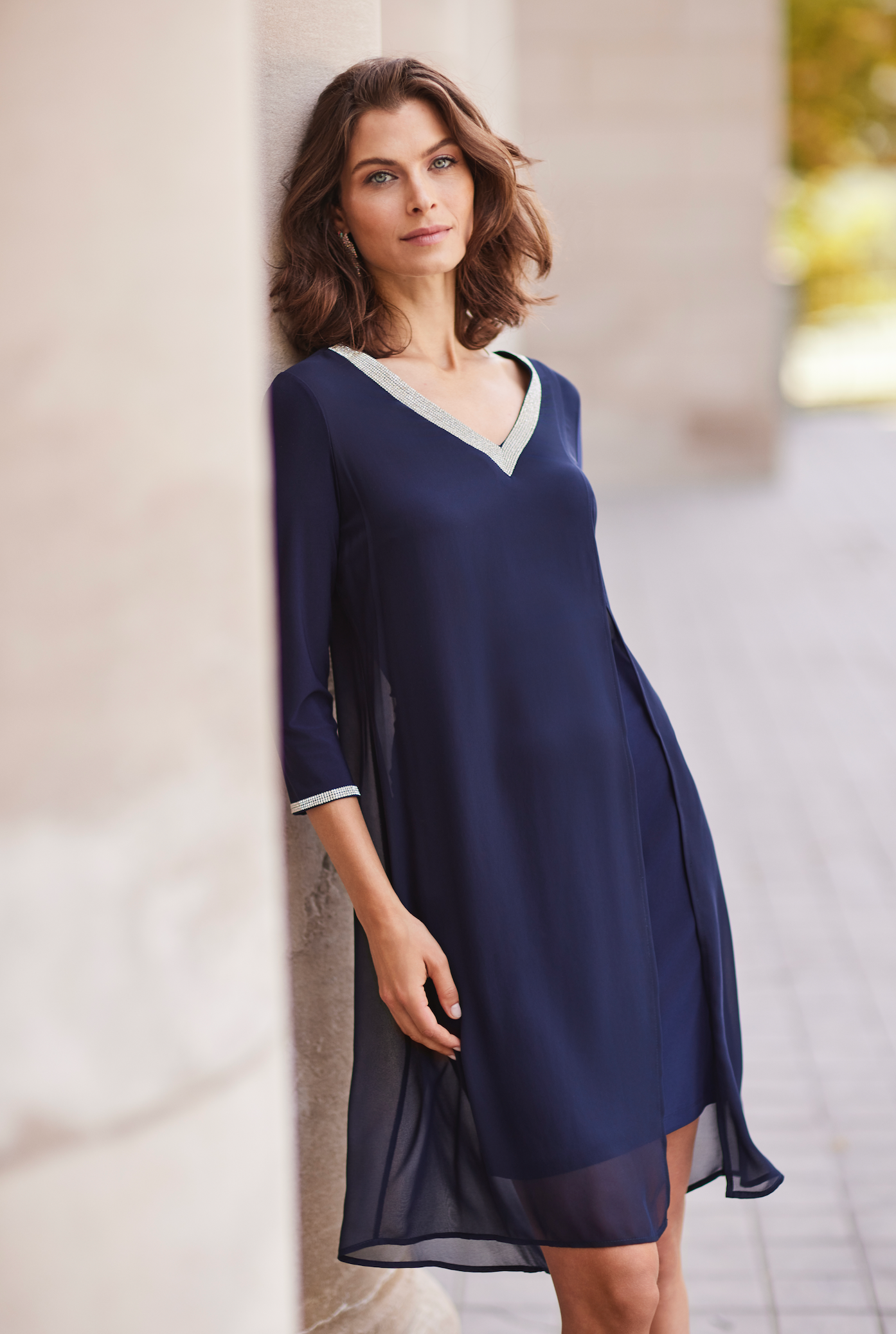 RHINESTONE NECK & SLEEVE DETAIL 208003