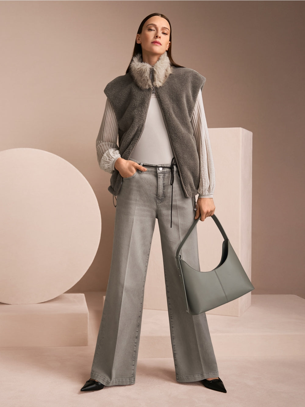 MARC CAIN COSY WAIST COAT WITH FAUX FUR COLLAR ZC 37.01 W63