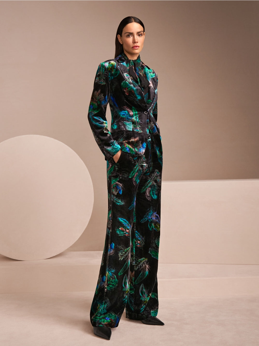 MARC CAIN WARRI VELVET TROUSERS WITH PRINT