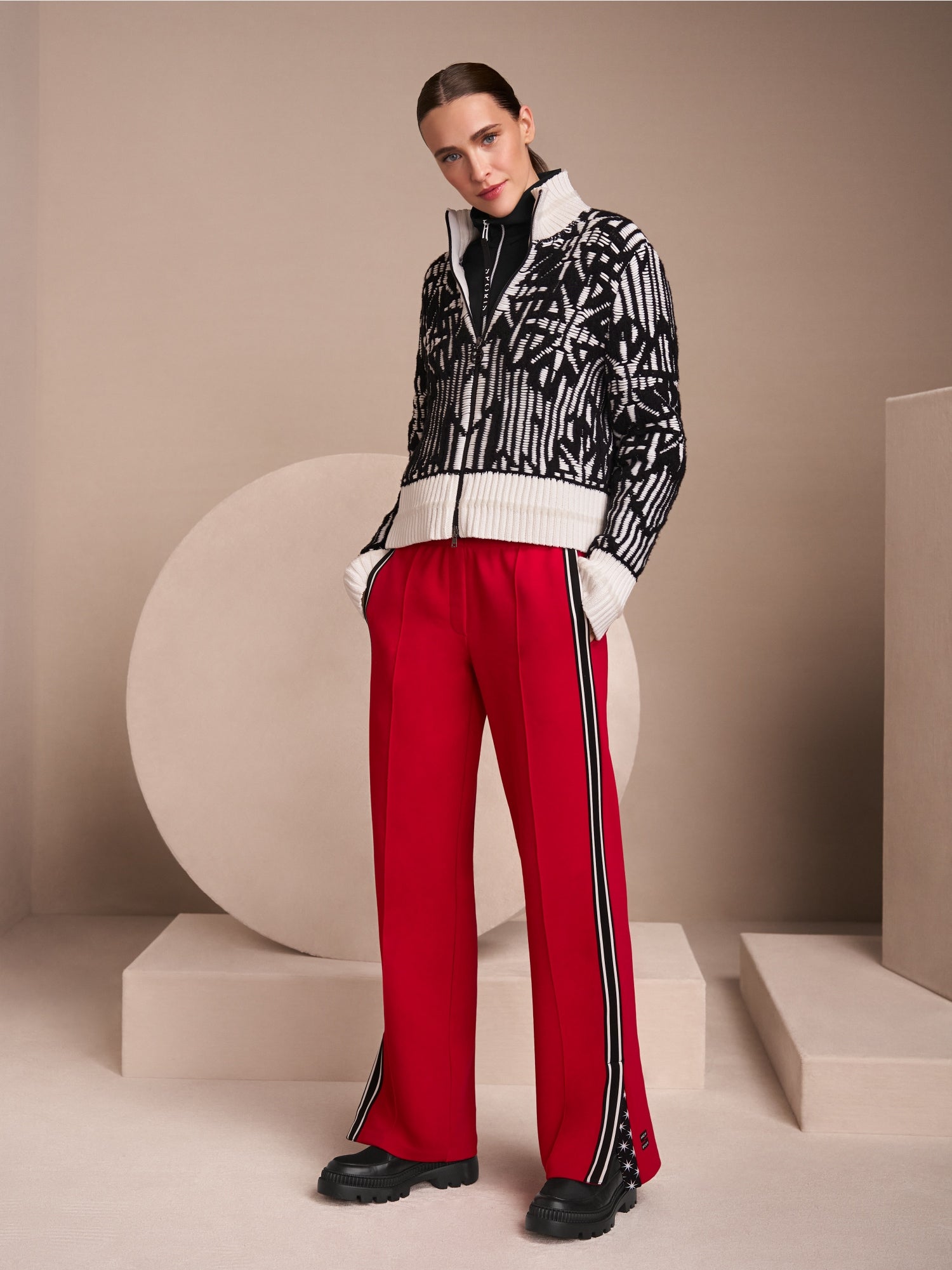 MARC CAIN KNITTED IN GERMANY CARDIGAN ZS 39.18 M26