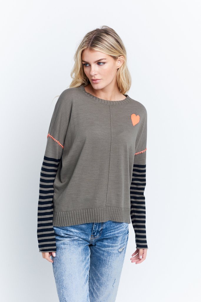 LISA TODD LOVE ON THE RUN TOP