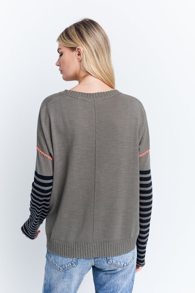 LISA TODD LOVE ON THE RUN TOP